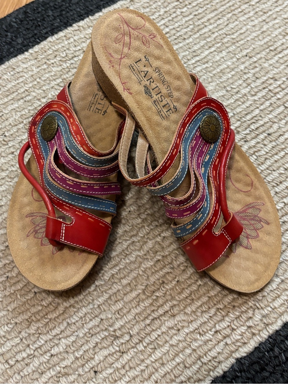 L'ARTISTE Red Multi-Color Wavy Strap Slide Sandal